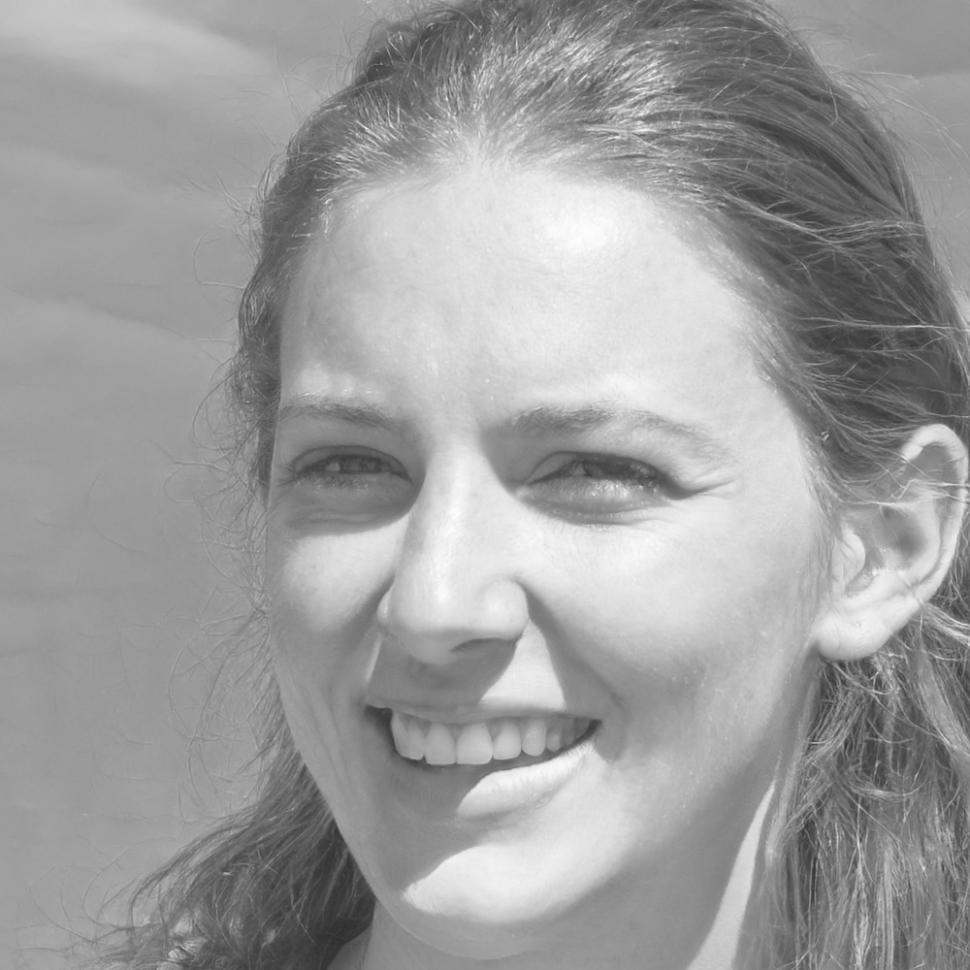 Retrato de instructora experta en planificación financiera